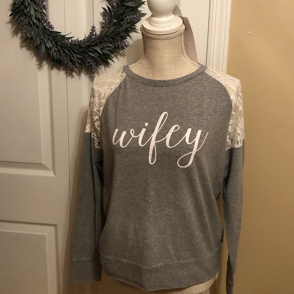 💍David’s Bridal💍 comfy wifey shirt - Picture 1 of 3